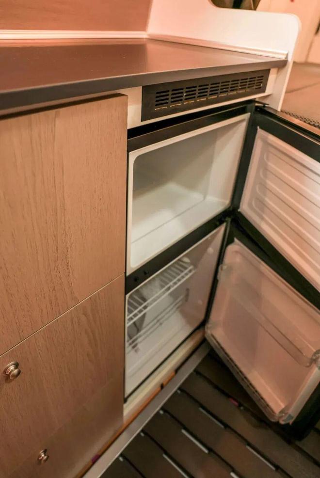 月28亮相成都房车展价格配置秒杀露营车pg电子娱乐平台10多万的B型房车11(图4) 月28亮相成都房车展价格配置秒杀露营车pg电子娱乐平台10多万的B型房车11(图4)