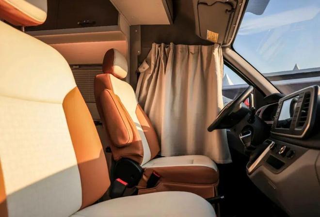 月28亮相成都房车展价格配置秒杀露营车pg电子娱乐平台10多万的B型房车11