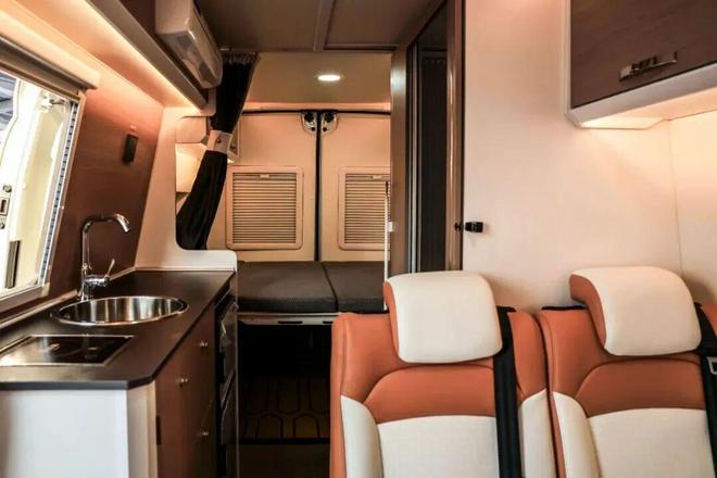 月28亮相成都房车展价格配置秒杀露营车pg电子娱乐平台10多万的B型房车11(图2) 月28亮相成都房车展价格配置秒杀露营车pg电子娱乐平台10多万的B型房车11(图2)