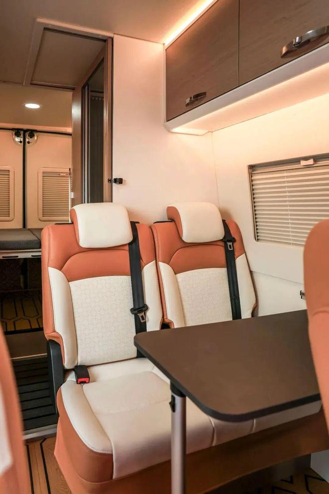 月28亮相成都房车展价格配置秒杀露营车pg电子娱乐平台10多万的B型房车11(图5) 月28亮相成都房车展价格配置秒杀露营车pg电子娱乐平台10多万的B型房车11(图5)