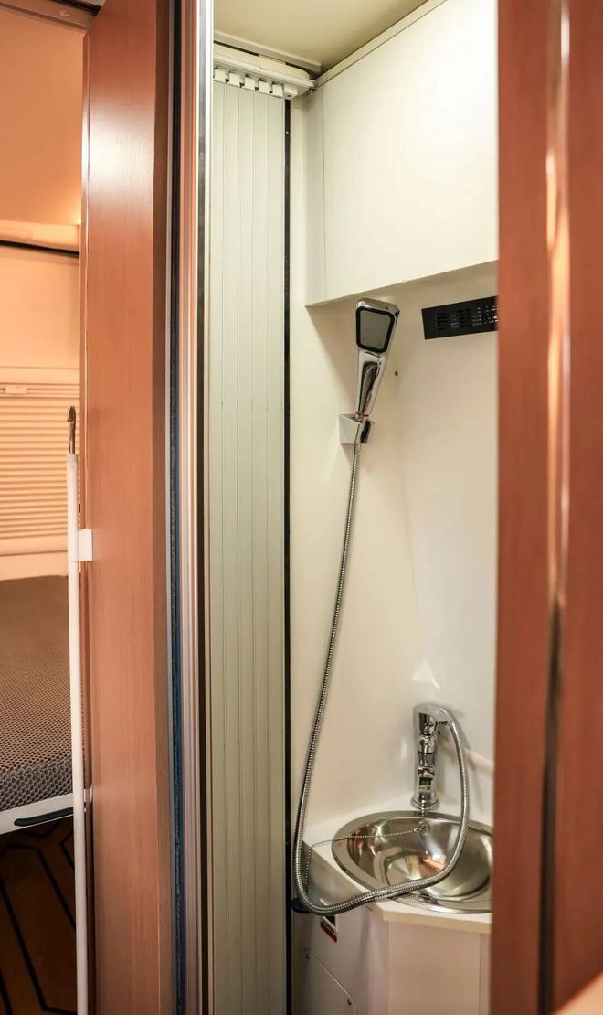 月28亮相成都房车展价格配置秒杀露营车pg电子娱乐平台10多万的B型房车11(图10) 月28亮相成都房车展价格配置秒杀露营车pg电子娱乐平台10多万的B型房车11(图10)